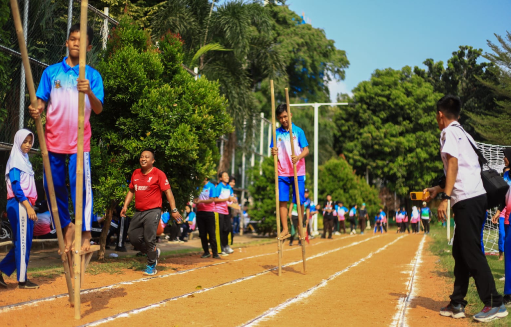 Semangat Bertanding Peserta Pekan Olahraga Tradisional yang Diselenggarakan Sudin Pora Jaksel
