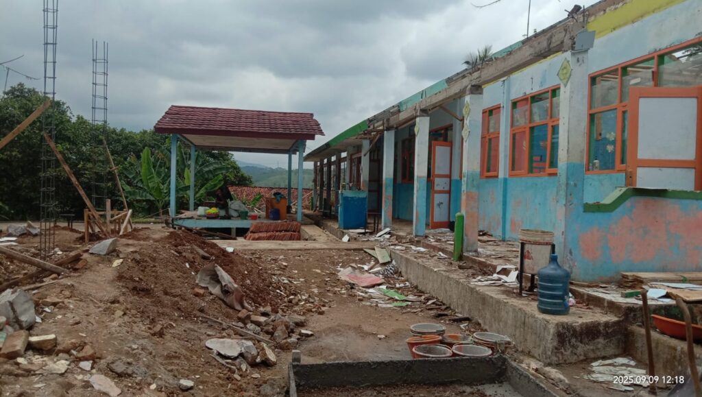 Dugaan Pemalsuan Tanda Tangan Warnai Proyek Pembangunan SDN Ciherang Kurang Lebih Rp 1 Miliar