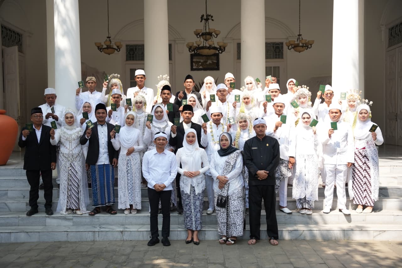Pendopo Pemkab Purwakarta Menjadi Saksi Bisu Menikahkan 17 Pasangan Pengantin Nikah Dipasilitasi Pemkab Purwakarta Secara Sederhana (Nikah Hemat)