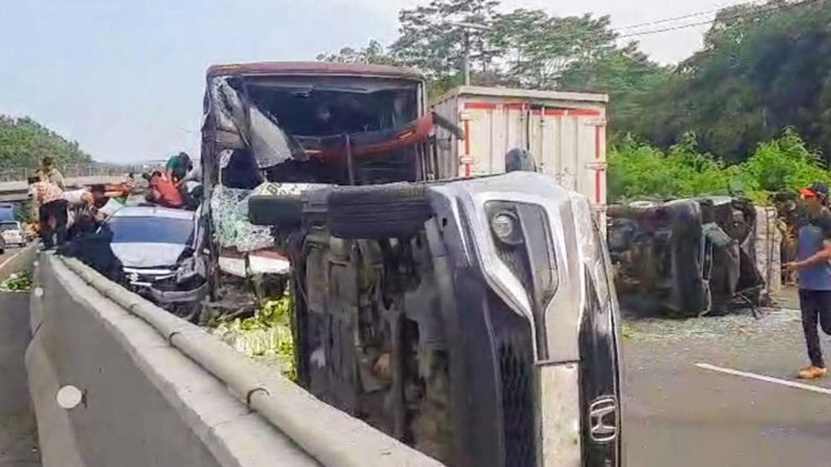 Dua Pedagang Tahu Tewas dalam Kecelakaan Maut di Tol Cipularang KM 85 Purwakarta