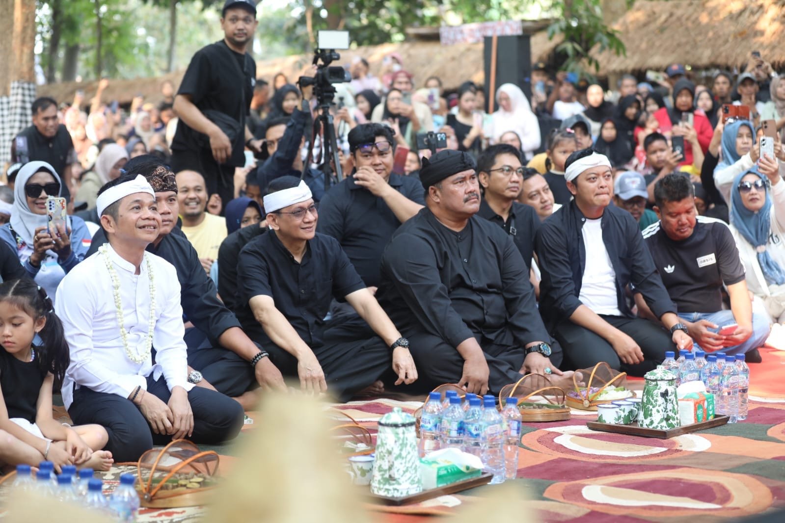 Milangkala Desa Dangdeur Ke 43 Dan Peringatan Satu Tahu Pasar Sasagaran Serta Lingkung Seni Galura Jomantara.