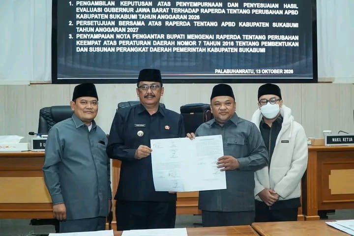 HADIRI PARIPURNA, BUPATI APRESIASI JAJARAN DPRD ATAS DUKUNGANNYA TERHADAP PEMBANGUNAN DAERAH